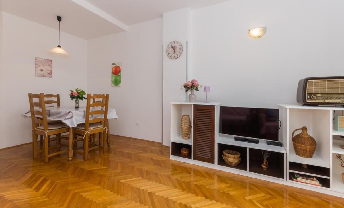 Apartment Domijan By El-Pi Tours نجيفيش المظهر الخارجي الصورة